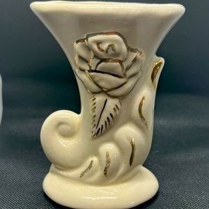 🎉🎉Vintage Cornucopia Vase with gold accents🎉🎉